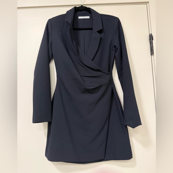 Abercrombie & Fitch Dresses & Skirts - Abercrombie & Fitch Black Long Sleeve Blazer Dress Size XS